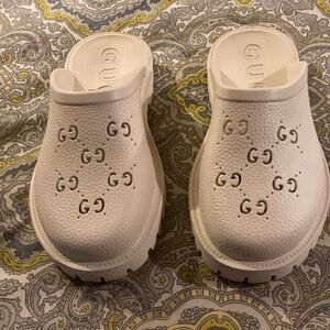 Gucci Slippers: Maorave